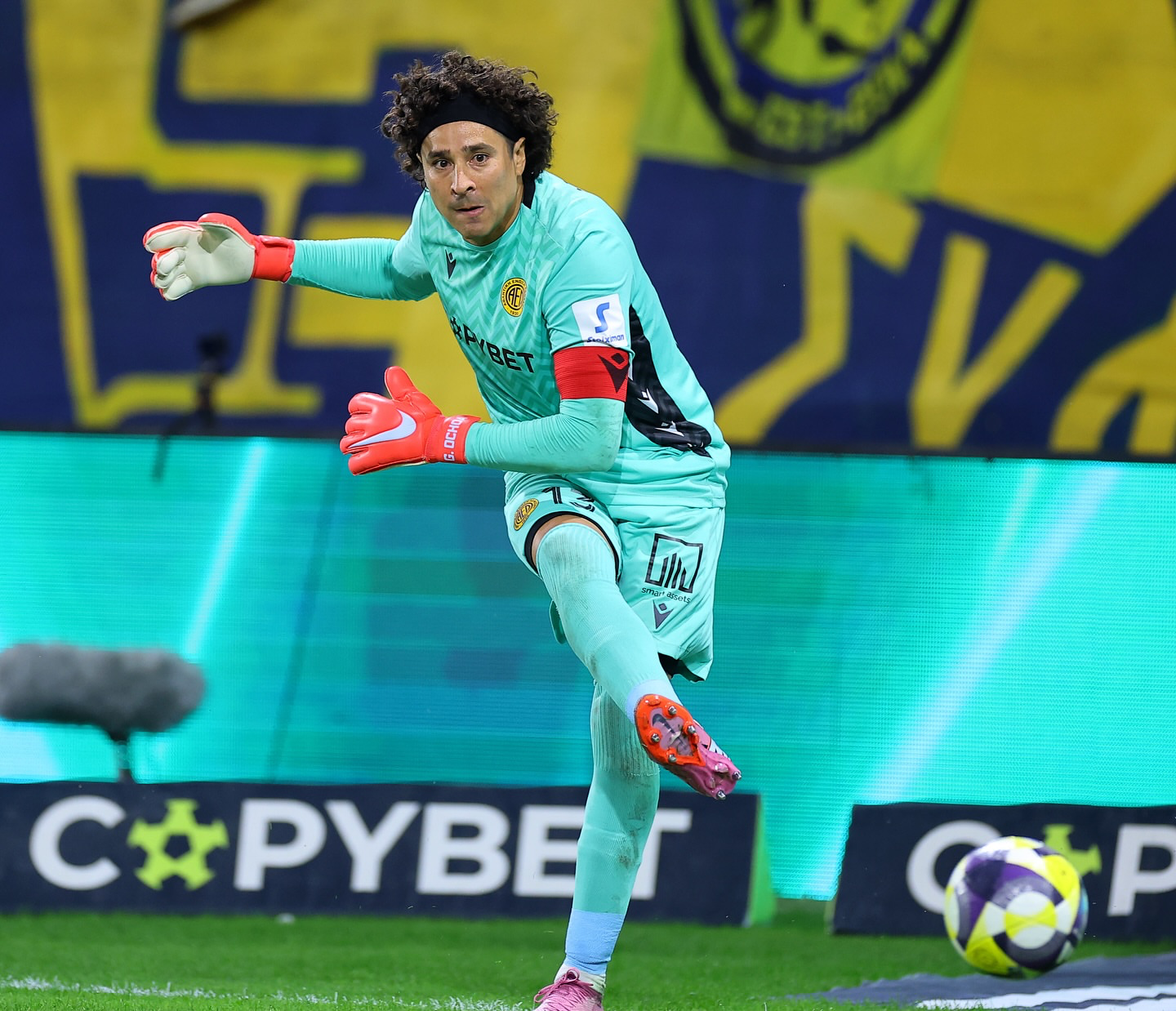 Guillermo Ochoa’s Height: How Tall Is He?