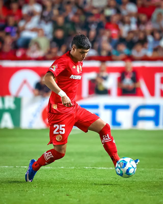 Everardo López’s Height: How Tall Is He?