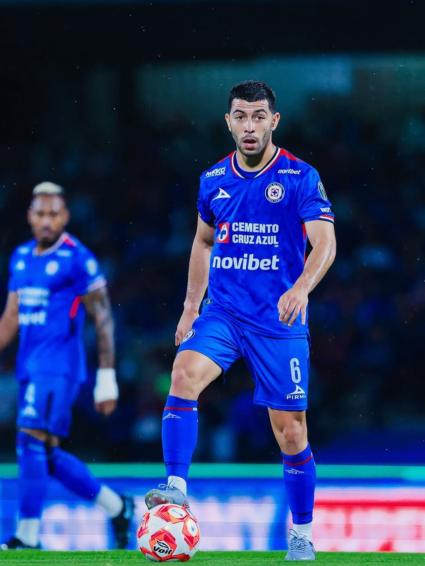 Érik Lira’s Height: How Tall Is He?