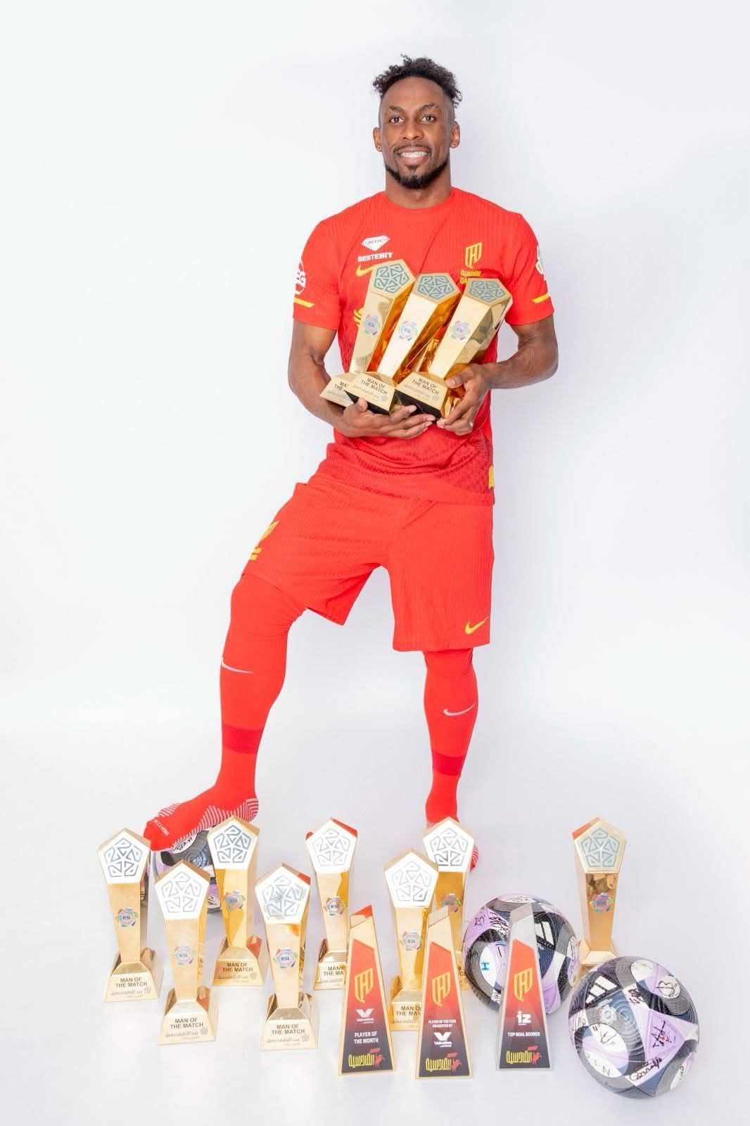 Julián Quiñones’s Height: How Tall Is He?