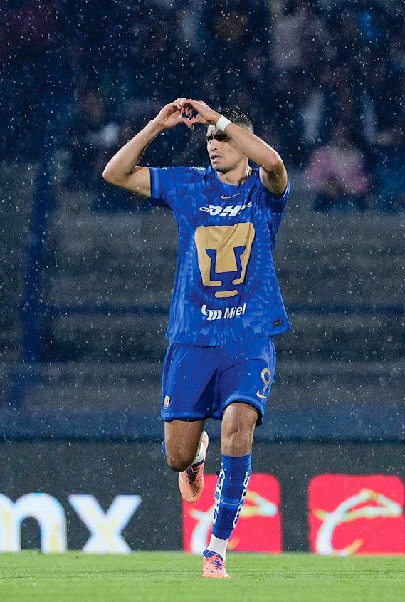 Guillermo Martínez's Height: How Tall Is He? 